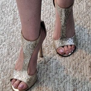 David's Bridal T-Strap Heels 8M Gold Glitter